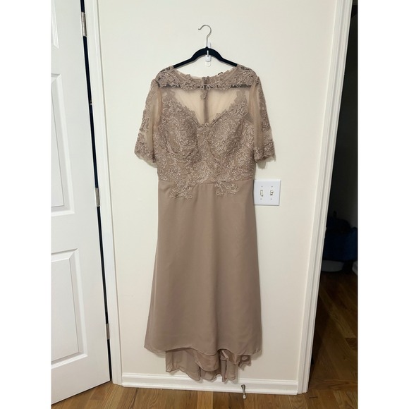 Gallery Dresses & Skirts - Grace Gallery Formal Dress Lace Bodice‎ Special Occasion Gown US 16